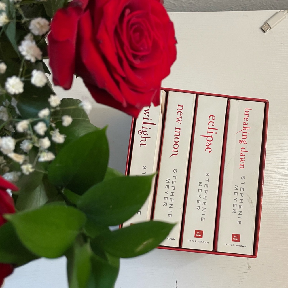 twilight limited edition white book set <3